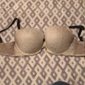 👜Bundle 3/$40 White lace VictoriaSecret bra  38DD